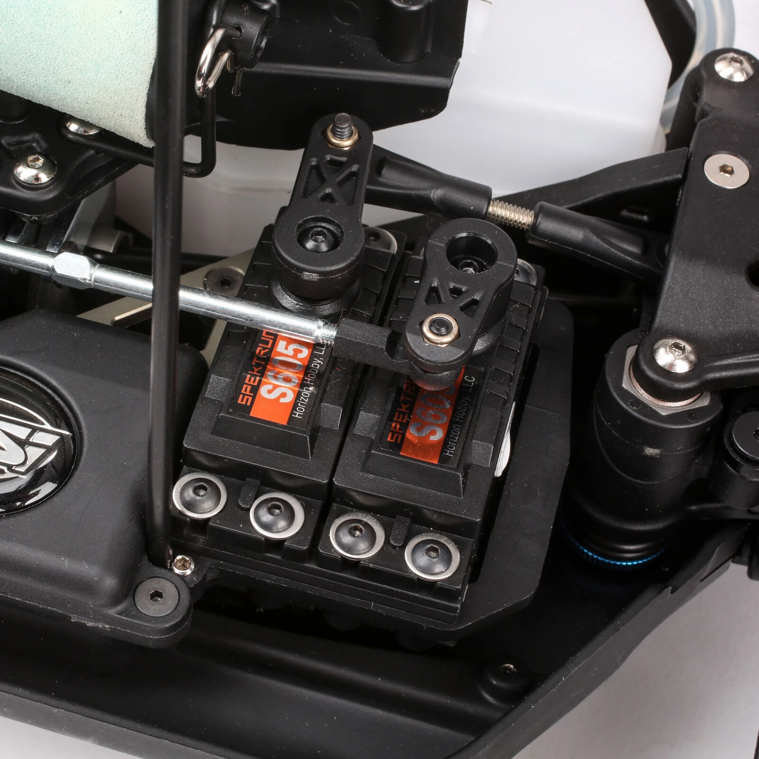 Losi 1/8 8IGHT 4WD Nitro Buggy RTR, Red/Yellow - SCRATCH & DENT 14 Losi 1/8 8IGHT 4WD Nitro Buggy RTR, Red/Yellow - SCRATCH & DENT - Image 12